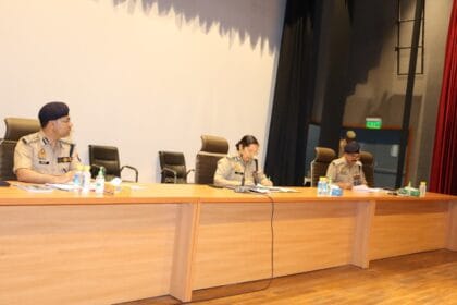 नोएडा में पुलिस महकमे में बड़ा फेरबदल: CP लक्ष्मी सिंह की सख्त कार्रवाई, हटाए थाना प्रभारी, निलंबित किए चौकी प्रभारी