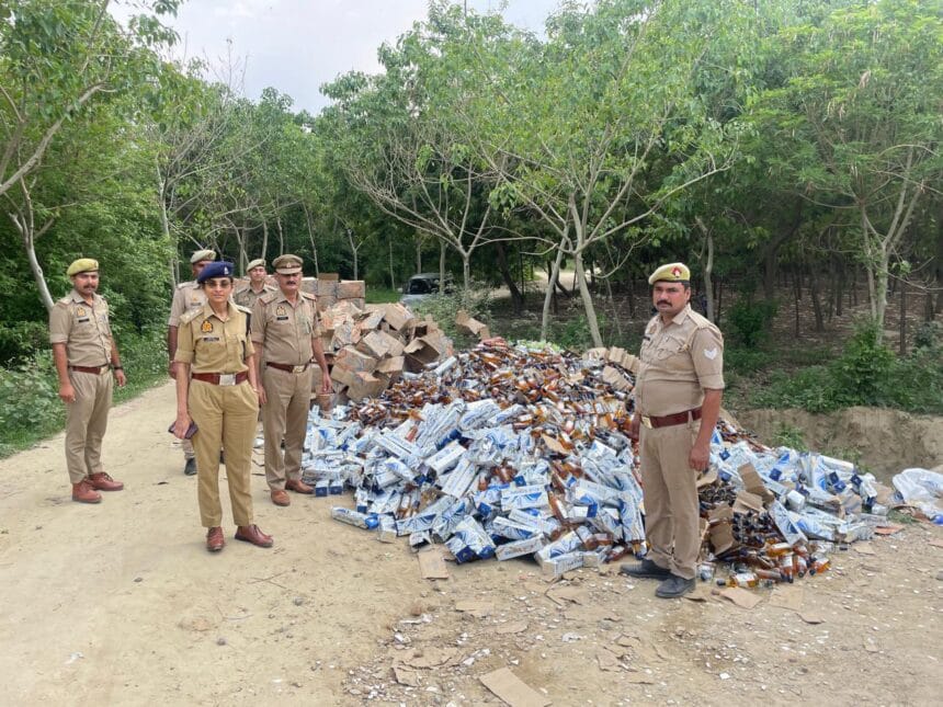 नोएडा पुलिस की बड़ी कार्रवाई: ₹45 लाख की 11,000 लीटर अवैध शराब नष्ट, तीन राज्यों की शराब पर चला बुलडोज़र