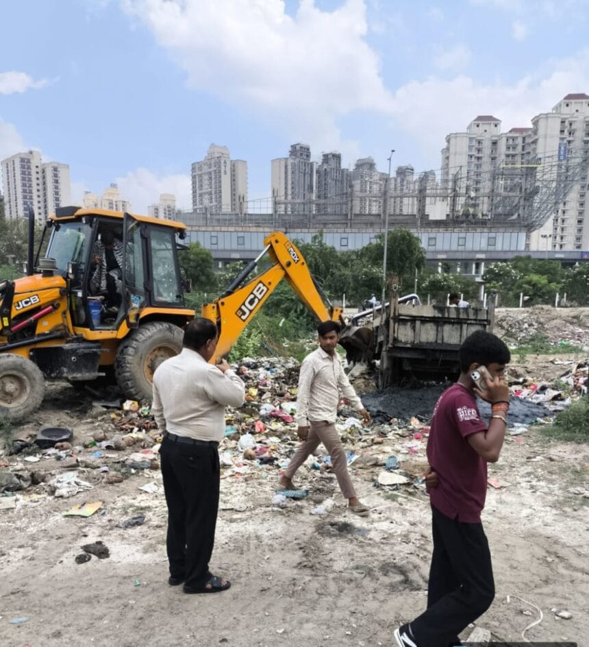 ग्रेटर नोएडा में अवैध कूड़ा फेंकने वालों पर बड़ी कार्रवाई: एक लाख का जुर्माना, जब्त हुई ट्रैक्टर-ट्राली और जेसीबी
