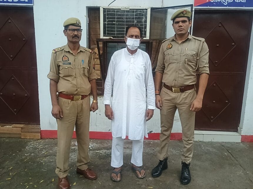 भाजपा नेता की दबंगई: ग्रेटर नोएडा में महिला और उसके बेटे को चप्पल-डंडों से पीटा, वीडियो वायरल, आरोपी गिरफ्तार