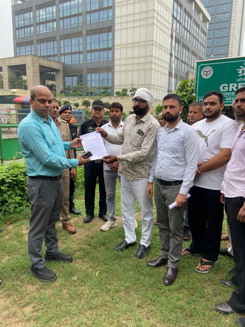 किसान संगठन की आड़ में कॉलोनी माफिया! पर्दे के पीछे चल रही करोड़ों की साजिश : ग्रेटर नोएडा की जनता ने दिया सनी यादव जैसे  अधिकारियों को खुला जनसमर्थन।