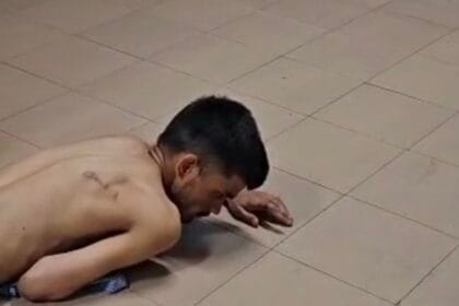 ग्रेटर नोएडा जिम्स हॉस्पिटल में मानवता शर्मसार: बाथरूम में तड़पता मिला मरीज, कर्मचारी दिखे आराम करते