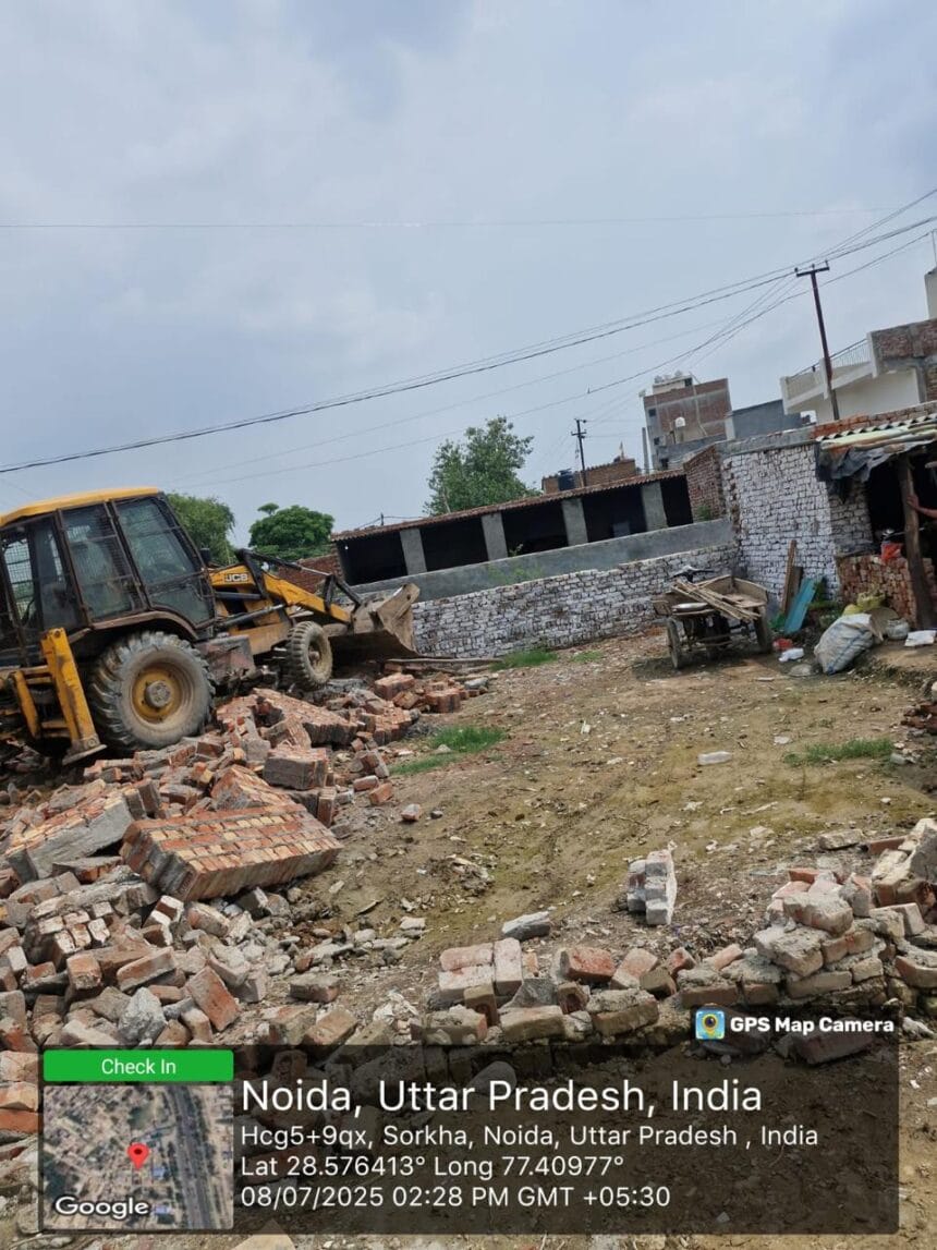 नोएडा में सरकारी जमीन पर चला बुलडोजर: सोरखा जाहिदाबाद में 18 करोड़ की जमीन अतिक्रमण मुक्त