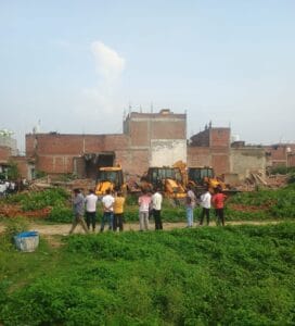 हिंडन नदी के डूब क्षेत्र में अवैध कॉलोनी पर चला बुलडोजर: ग्रेटर नोएडा प्राधिकरण ने 30 हजार वर्ग मीटर जमीन कराया मुक्त
