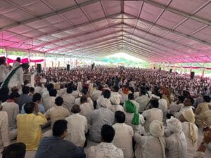  अनंगपुर गांव बचाने की लड़ाई: महापंचायत में जुटे हजारों लोग और दिग्गज नेता