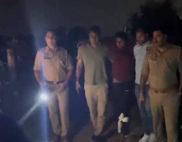 ग्रेटर नोएडा के बादलपुर क्षेत्र में पुलिस मुठभेड़ : शातिर चोर घायल, चोरी का माल और हथियार बरामद