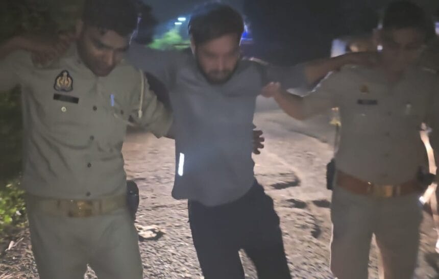 नोएडा पुलिस मुठभेड़: ऑटो सवारियों को लूटने वाले तीन बदमाश गिरफ्तार, दो घायल