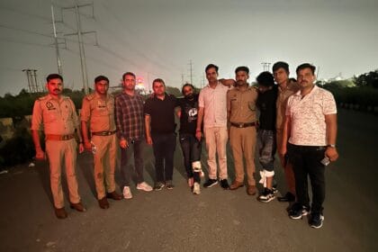 ब्रेकिंग न्यूज़: नोएडा में पुलिस मुठभेड़, कुख्यात बदमाश रविन्द्र कसाना उर्फ बल्लू और साथी गिरफ्तार — गोली लगने के बाद दबोचे गए, अवैध हथियार और लूटी चेन बरामद