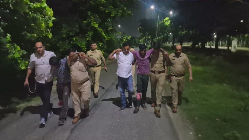 ग्रेटर नोएडा में टायर चोर गैंग से मुठभेड़! गोली लगने से दो बदमाश घायल, चार गिरफ्तार – 20 टायर, हथियार और कैश बरामद