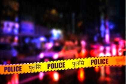 ग्रेटर नोएडा में मातम: पिता ने मौत को गले लगाया, अस्पताल में जिंदगी की जंग लड़ रही माँ, 3 बच्चे अनाथ