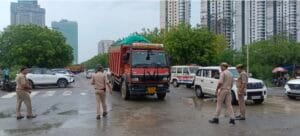 नोएडा में विशेष चेकिंग अभियान: 6 गाड़ियों पर कार्रवाई, 2 ओवरलोड ट्रक सीज