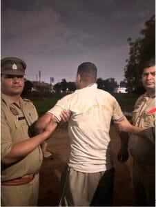 नोएडा में फर्जी पुलिस बनकर करता था ठगी, मुठभेड़ के बाद गिरफ्तार