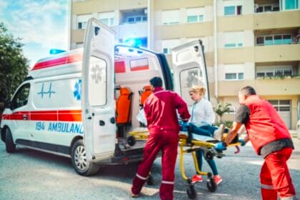 गौतम बुद्ध नगर में सड़क दुर्घटना पीड़ितों को राहत: कैशलेस उपचार योजना में मंगलेश दुबे बने शिकायत निवारण अधिकारी