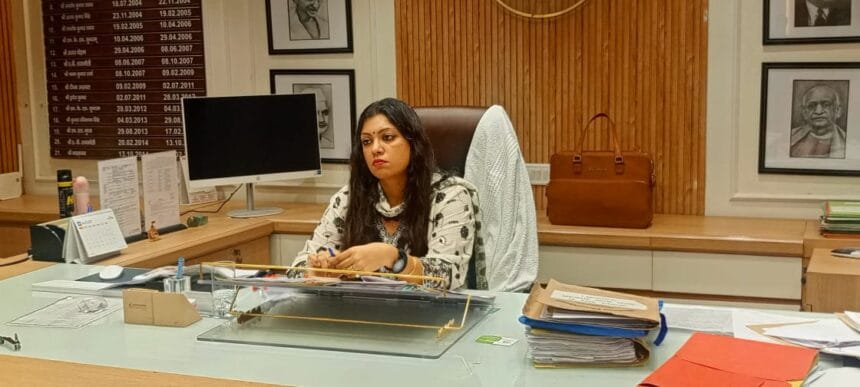 गौतमबुद्धनगर में जर्जर स्कूलों पर चला डीएम का चाबुक, "ऑपरेशन कायाकल्प" में तेजी लाने के सख्त निर्देश