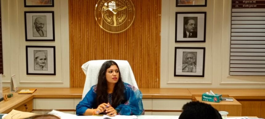 गौतमबुद्ध नगर में DM मेधा रूपम का एक्शन: ड्राइवर से लोकेशन पूछना पड़ा भारी, 9 साल से तैनात असलह बाबू हटाए गए