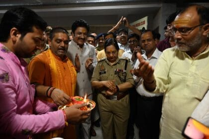 तस्वीरों के जरिए समाज का आईना: नोएडा मीडिया क्लब में तीन दिवसीय फोटोग्राफी प्रदर्शनी पुलिस कमिश्नर लक्ष्मी सिंह ने किया शुभारंभ