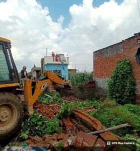  ग्रेटर नोएडा: डूब क्षेत्र में 25,000 वर्ग मीटर जमीन पर चला प्राधिकरण का बुलडोजर, अवैध कॉलोनी ध्वस्त