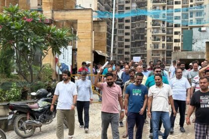 ग्रेटर नोएडा वेस्ट: ला रेजिडेंशिया में मेंटेनेंस शुल्क वृद्धि पर उबाल, निवासियों ने किया जोरदार विरोध प्रदर्शन