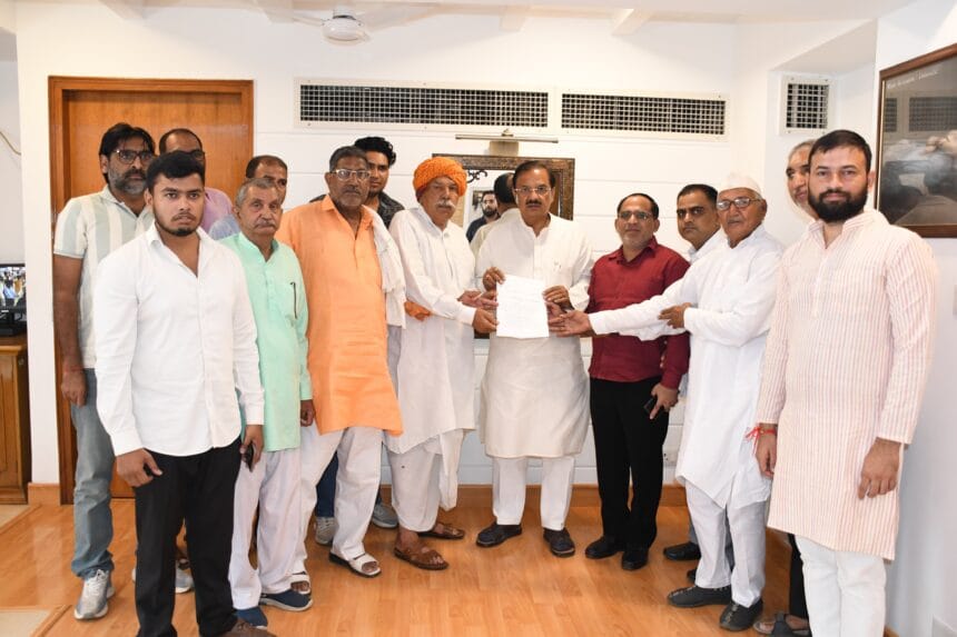 ग्रेटर नोएडा: जो किसान कोर्ट नहीं गए, उन्हें भी मिले 4% अतिरिक्त विकसित भूखंड, सांसद महेश शर्मा ने दिया मदद का आश्वासन