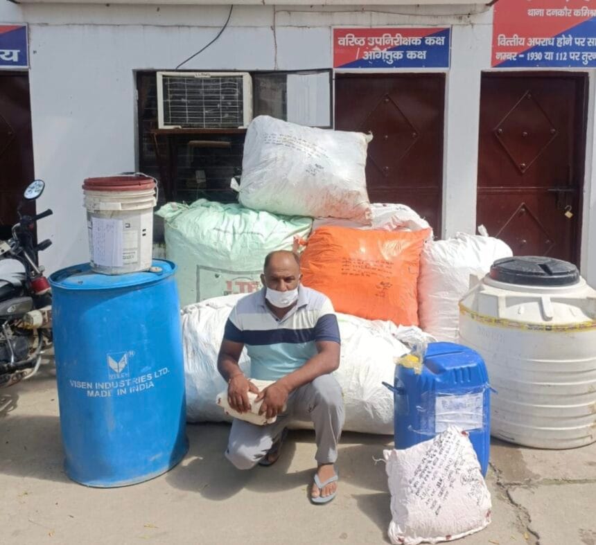 ग्रेटर नोएडा: खंडहर में चल रही थी नकली शराब की फैक्ट्री, "For Sale in UP" लिखी पेटियों के साथ एक गिरफ्तार