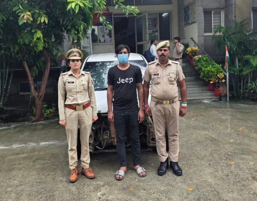 नोएडा: कैब में परिवार को बनाया बंधक, फिल्मी अंदाज में चिल्लाकर बचाई जान, सर्विलांस से पकड़ा गया ड्राइवर