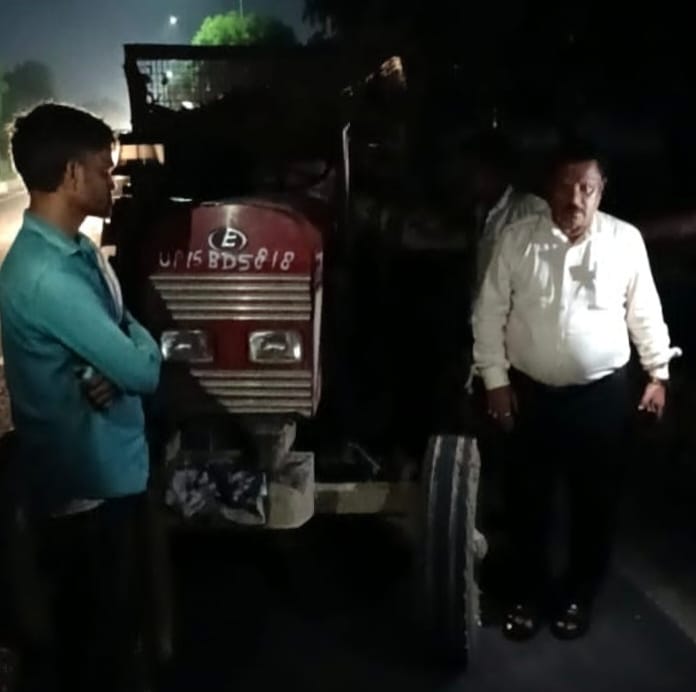 ग्रेटर नोएडा: जैतपुर सर्विस रोड पर कूड़ा फेंकना पड़ा महंगा, प्राधिकरण ने ट्रैक्टर-ट्रॉली जब्त कर लगाया 50,000 का जुर्माना