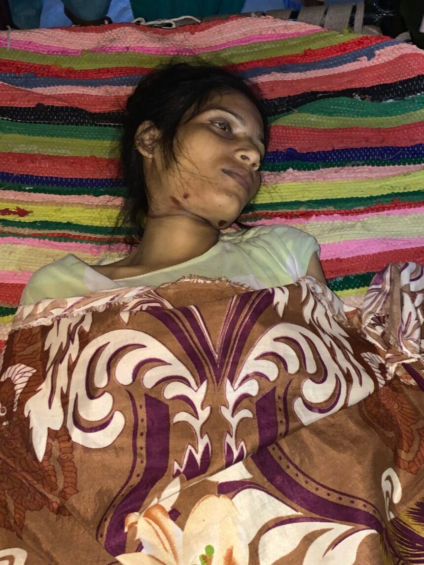 हापुड़: बंबावड़ की बेटी बनी दहेज की बलि, ससुराल में फंदे पर लटका मिला शव,परिजनों ने कहा- 'दहेज के लिए मार डाला'।