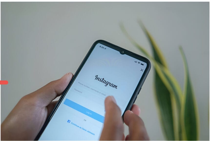 नोएडा: युवती के नाम से बनाया फर्जी इंस्टाग्राम अकाउंट, मॉर्फ्ड तस्वीरें वायरल कर की पैसों की पेशकश, केस दर्ज