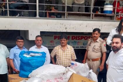 नोएडा प्राधिकरण ने पंचशील प्रतिष्ठा पर लगाया ₹10 लाख का जुर्माना, अट्टा मार्केट से 100 किलो सिंगल यूज प्लास्टिक जब्त,स्वच्छ भारत अभियान को मिला नया जोर