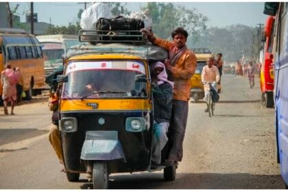 तिलपता का जाम और ऑटो चालकों की मनमानी, यात्रियों की जेब पर दोहरी मार