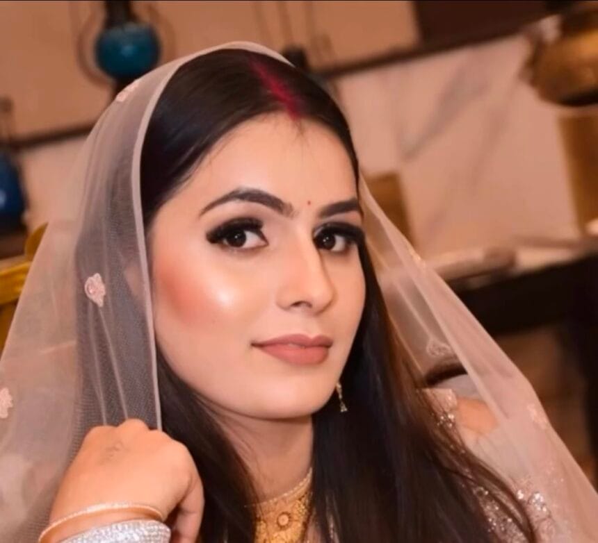 जलती हुई सीढ़ियों से उतरी निक्की, बेटे ने कहा 'पापा ने लाइटर से जलाया' - ग्रेटर नोएडा में हैवानियत का वीडियो वायरल