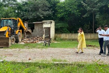 नोएडा के डूब क्षेत्र में गरजा बुलडोजर, 105 करोड़ रुपये की सरकारी जमीन कराई गई कब्जा मुक्त