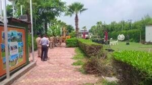  यमुना डूब क्षेत्र में गरजा बुलडोजर, 35 आलीशान फार्म हाउस ध्वस्त