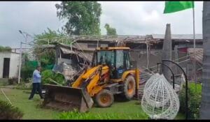  यमुना डूब क्षेत्र में गरजा बुलडोजर, 35 आलीशान फार्म हाउस ध्वस्त