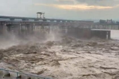 यमुना उफान पर: नोएडा और ग्रेटर नोएडा में बाढ़ का खतरा, हाई अलर्ट जारी, डूब क्षेत्र में 5 फीट तक पानी