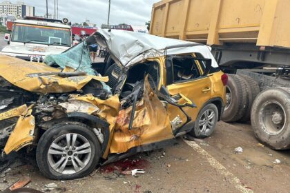 ग्रेटर नोएडा में भीषण सड़क हादसा: बेकाबू कार डंपर में घुसी, बैनेट यूनिवर्सिटी की छात्रा की मौत, चार छात्र गंभीर रूप से घायल