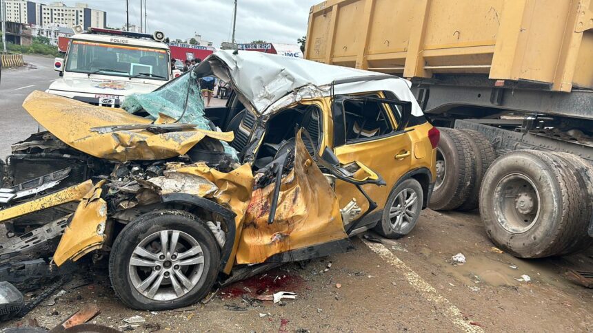 ग्रेटर नोएडा में भीषण सड़क हादसा: बेकाबू कार डंपर में घुसी, बैनेट यूनिवर्सिटी की छात्रा की मौत, चार छात्र गंभीर रूप से घायल