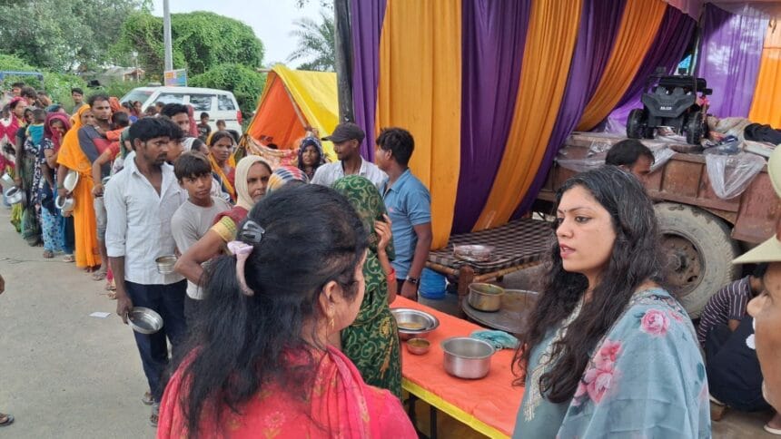 नोएडा: यमुना के डूब क्षेत्र में बाढ़ का कहर, प्रशासन ने रेस्क्यू कर 200 परिवारों को सुरक्षित पहुंचाया