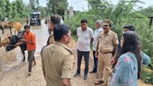  नोएडा: यमुना के डूब क्षेत्र में बाढ़ का कहर, प्रशासन ने रेस्क्यू कर 200 परिवारों को सुरक्षित पहुंचाया