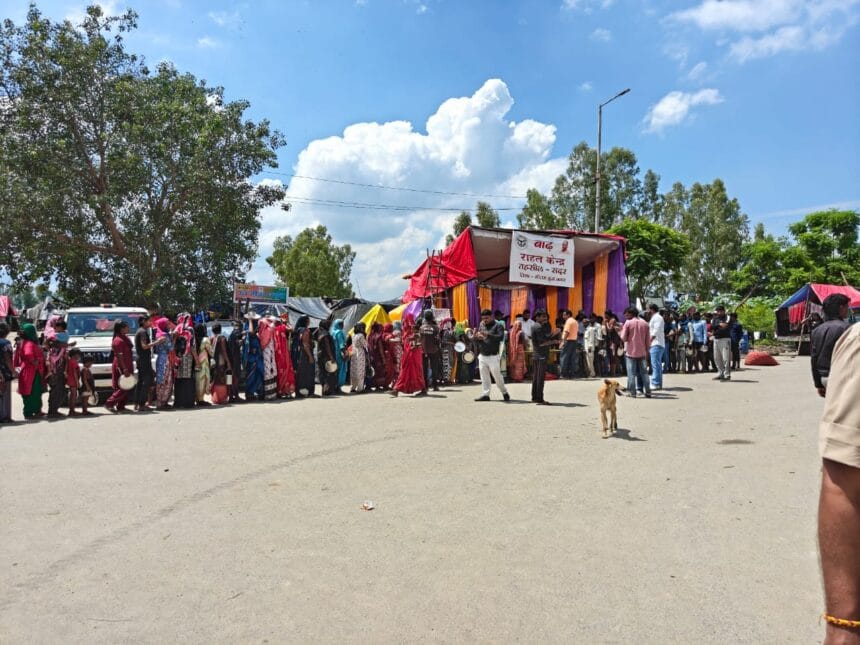 यमुना में उफान: गौतम बुद्ध नगर के 43 गांव बाढ़ की चपेट में, 3800 लोग प्रभावित, प्रशासन हाई अलर्ट पर