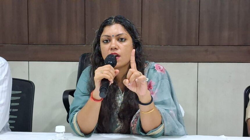 DM मेधा रूपम का कड़ा एक्शन: पीईटी परीक्षा की बैठक से नदारद 13 सेक्टर व स्टेटिक मजिस्ट्रेटों पर एफआईआर की तलवार