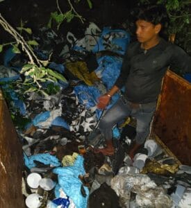  ग्रेटर नोएडा में कूड़ा फेंकने पर बड़ी कार्रवाई, दो ट्रैक्टर-ट्रॉली जब्त, एक लाख का जुर्माना