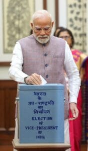  उपराष्ट्रपति चुनाव: राधाकृष्णन और रेड्डी के बीच मुकाबला, मतदान जारी, शाम तक नतीजों का इंतजार