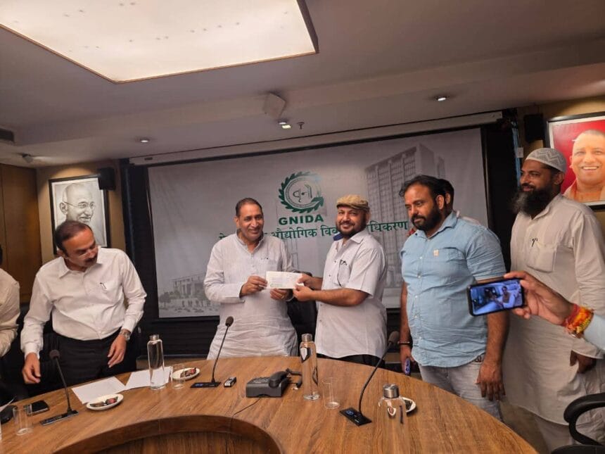 सूरजपुर के किसानों का वर्षों का इंतजार खत्म, 6% प्लॉट आवंटन पत्र पाकर खिले चेहरे