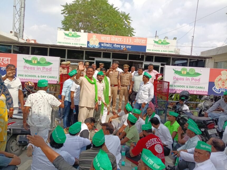 नोएडा सोरखा में किसानों के घर तोड़े, लाठीचार्ज का आरोप,3 दिन में मांगें पूरी नहीं हुईं तो प्राधिकरण पर महापंचायत का खतरा