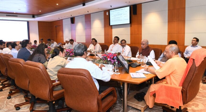 यूपी इंटरनेशनल ट्रेड शो 2025: सीएम योगी ने लिया तैयारियों का जायजा, बोले- "हर जिले की हो भागीदारी , 25 सितंबर को पीएम मोदी करेंगे भव्य उद्घाटन