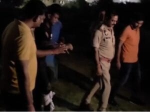  बिसरख में पुलिस मुठभेड़: 6 लाख की ज्वेलरी चोरी करने वाले गिरोह की महिला समेत तीन गिरफ्तार, दो बदमाश घायल