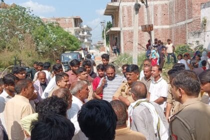 ग्रेटर नोएडा: पंचायत में ज़मीनी विवाद बना खूनी संघर्ष, ताबड़तोड़ फायरिंग में 2 लोग घायल, 4 हिरासत में