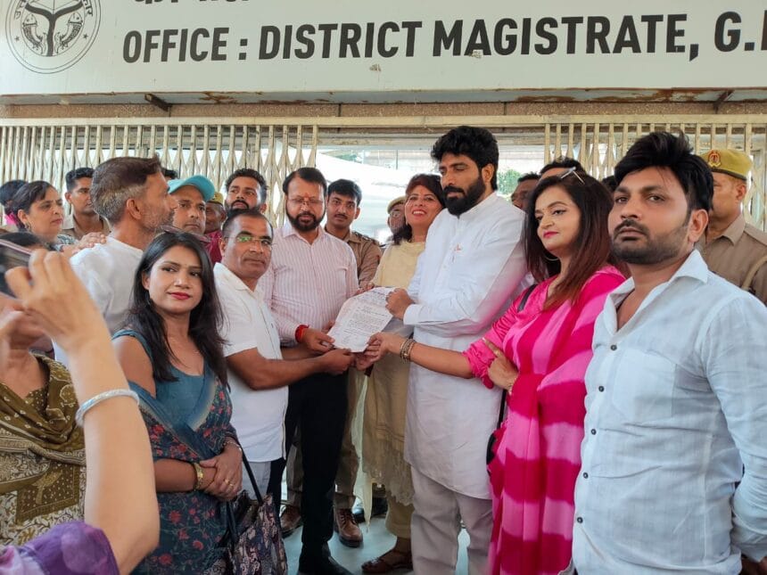 टीईटी की अनिवार्यता पर गरमाया माहौल, सेवारत शिक्षकों ने नौकरी बचाने के लिए जिलाधिकारियों के माध्यम से पीएम से लगाई गुहार