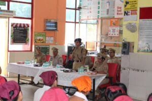  मिशन शक्ति 5.0: नोएडा की मदरसन कंपनी में गूंजे महिला सुरक्षा के स्वर, पुलिस ने 500 से ज्यादा लोगों को किया जागरूक